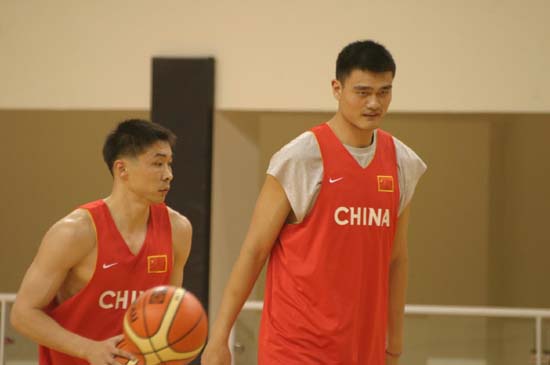 16000分！约基奇27+14集锦：后场单手抛投中超远压哨三分.